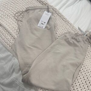 ALO Yoga Cream Sweatpants